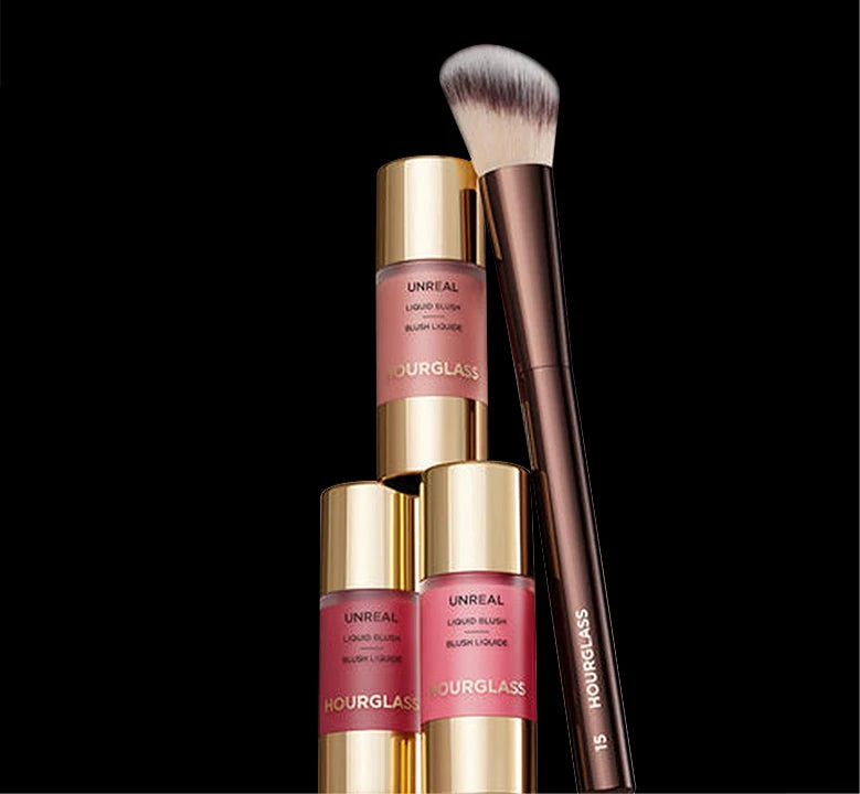 HOURGLASS No. 15 Angled Liquid Blush & Contour Brush – Pro Makeup Tool for Blending & Powder Application